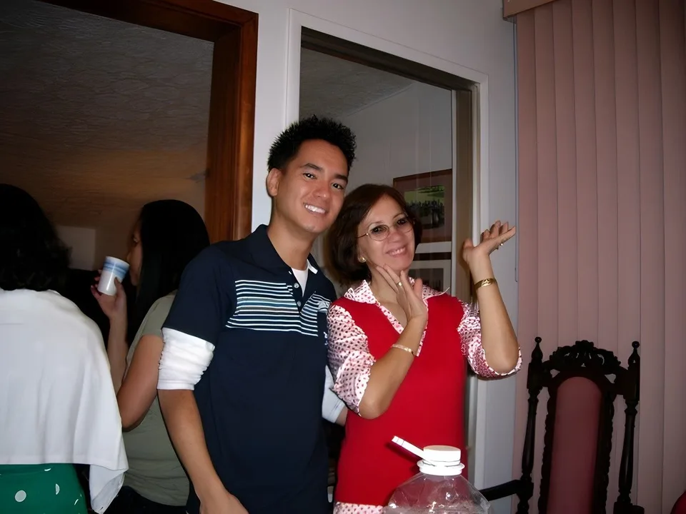 posing with mom hostess